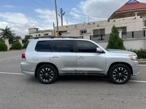 Toyota Land Cruiser 2017 Silver