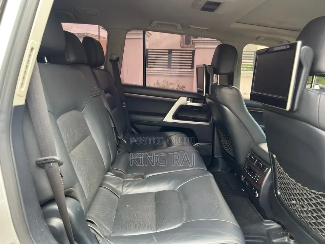 Toyota Land Cruiser 2017 Silver