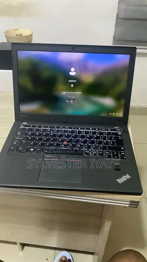 Laptop Lenovo ThinkPad X270 8GB Intel Core i5 HDD+SSD 256GB