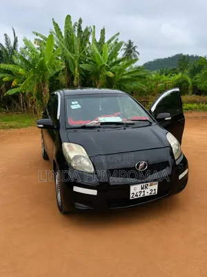 Toyota Vitz 1.3 AWD 5dr 2012 Black