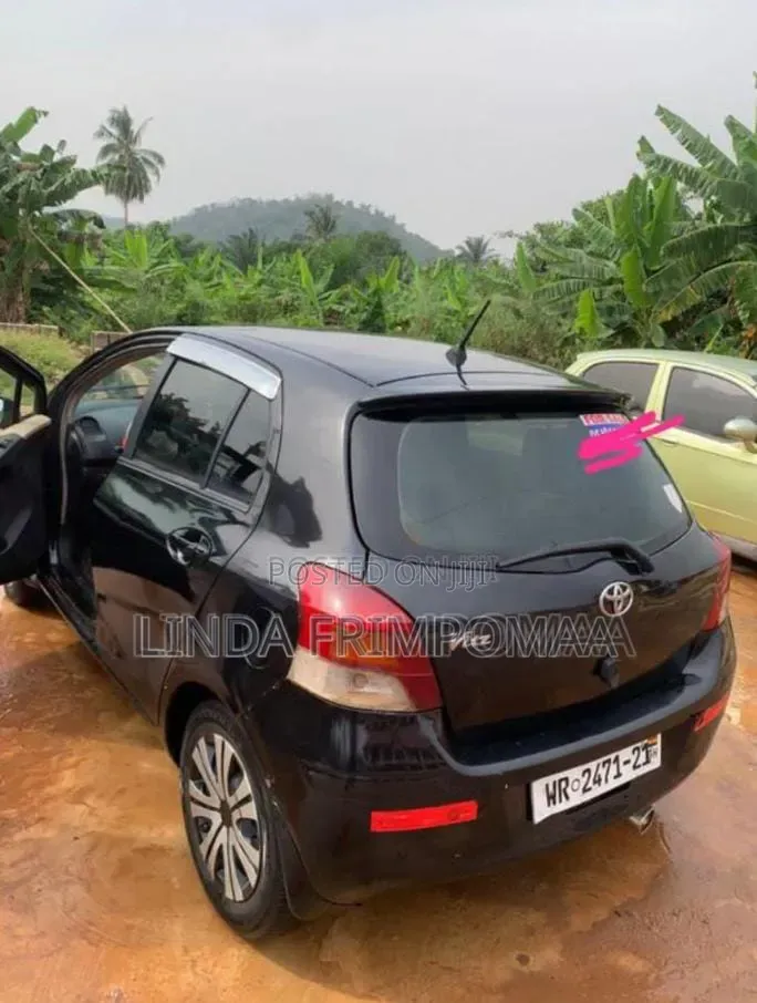 Toyota Vitz 1.3 AWD 5dr 2012 Black