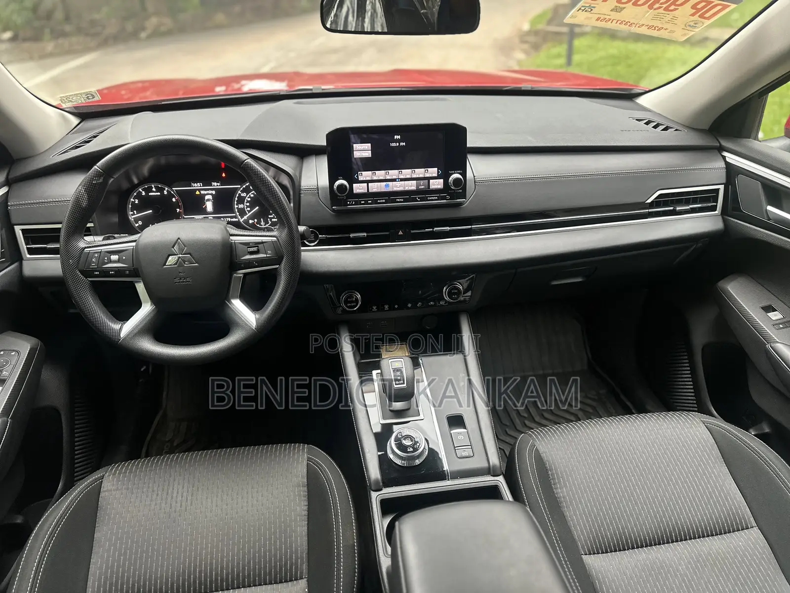 Mitsubishi Outlander SE 2024 Red