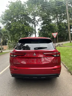 Mitsubishi Outlander SE 2024 Red