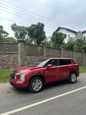 Mitsubishi Outlander SE 2024 Red