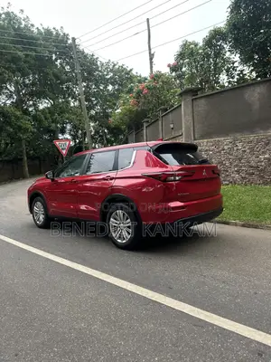 Mitsubishi Outlander SE 2024 Red