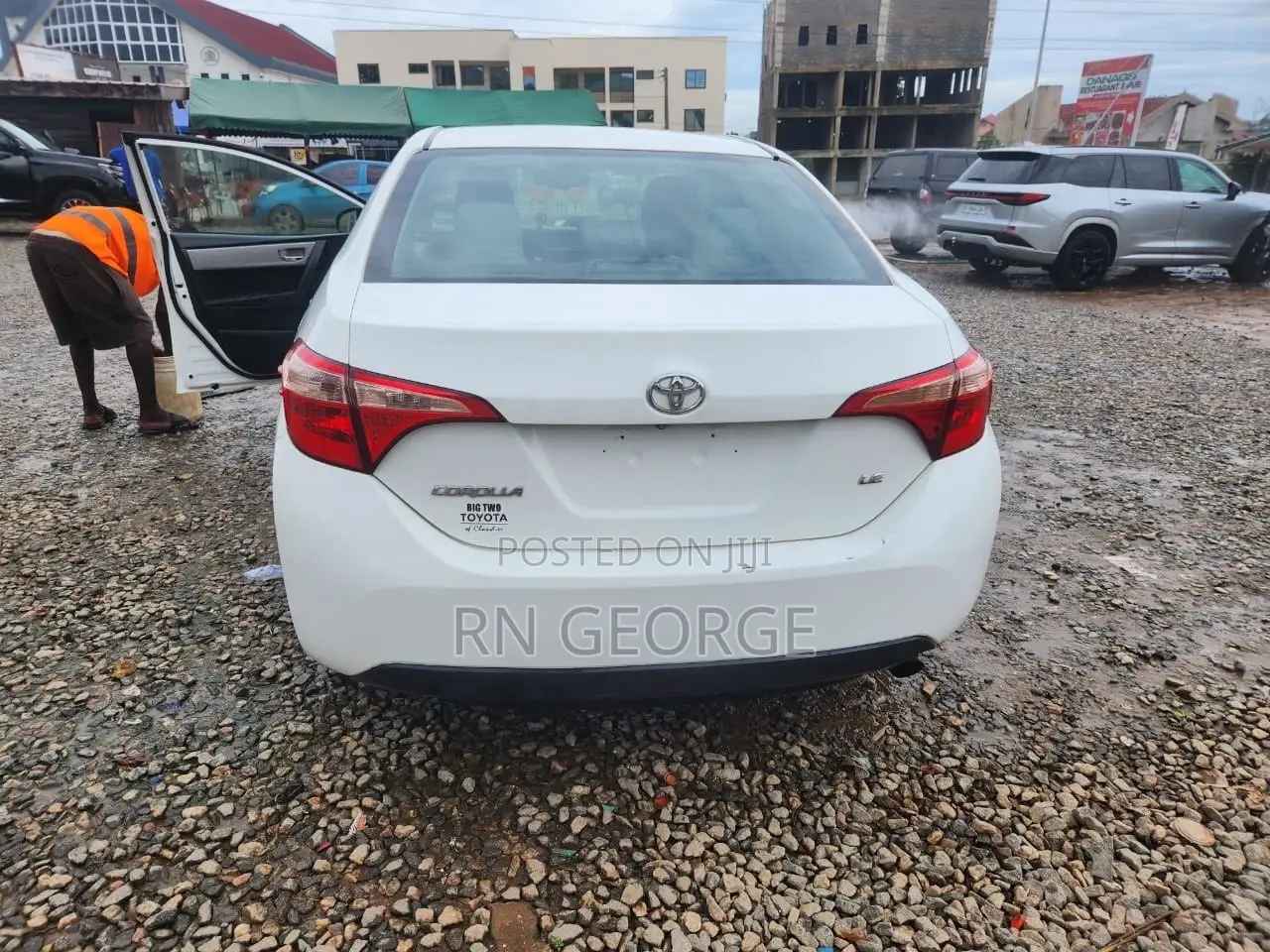 Toyota Corolla LE (1.8L 4cyl 2A) 2018 White