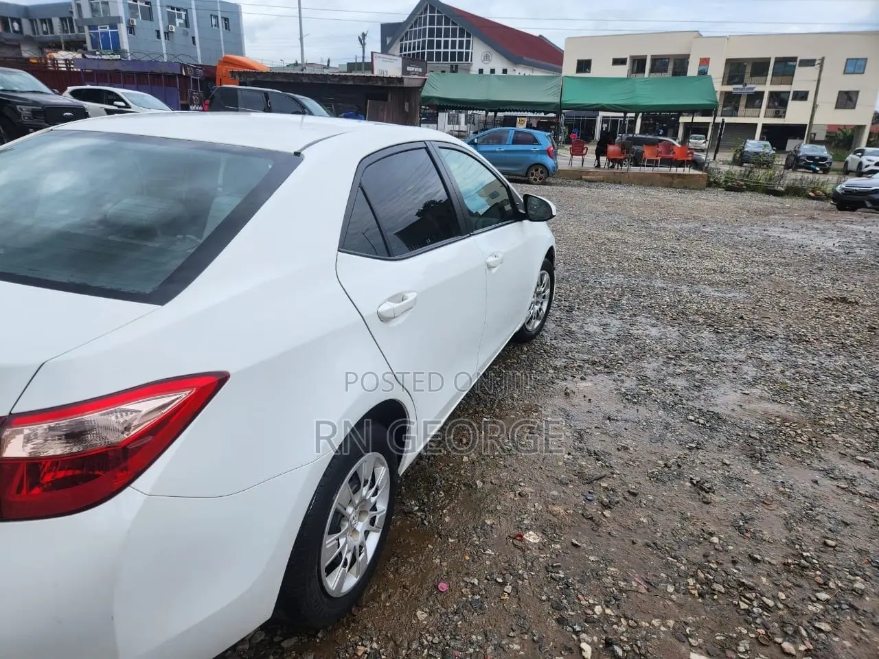 Toyota Corolla LE (1.8L 4cyl 2A) 2018 White