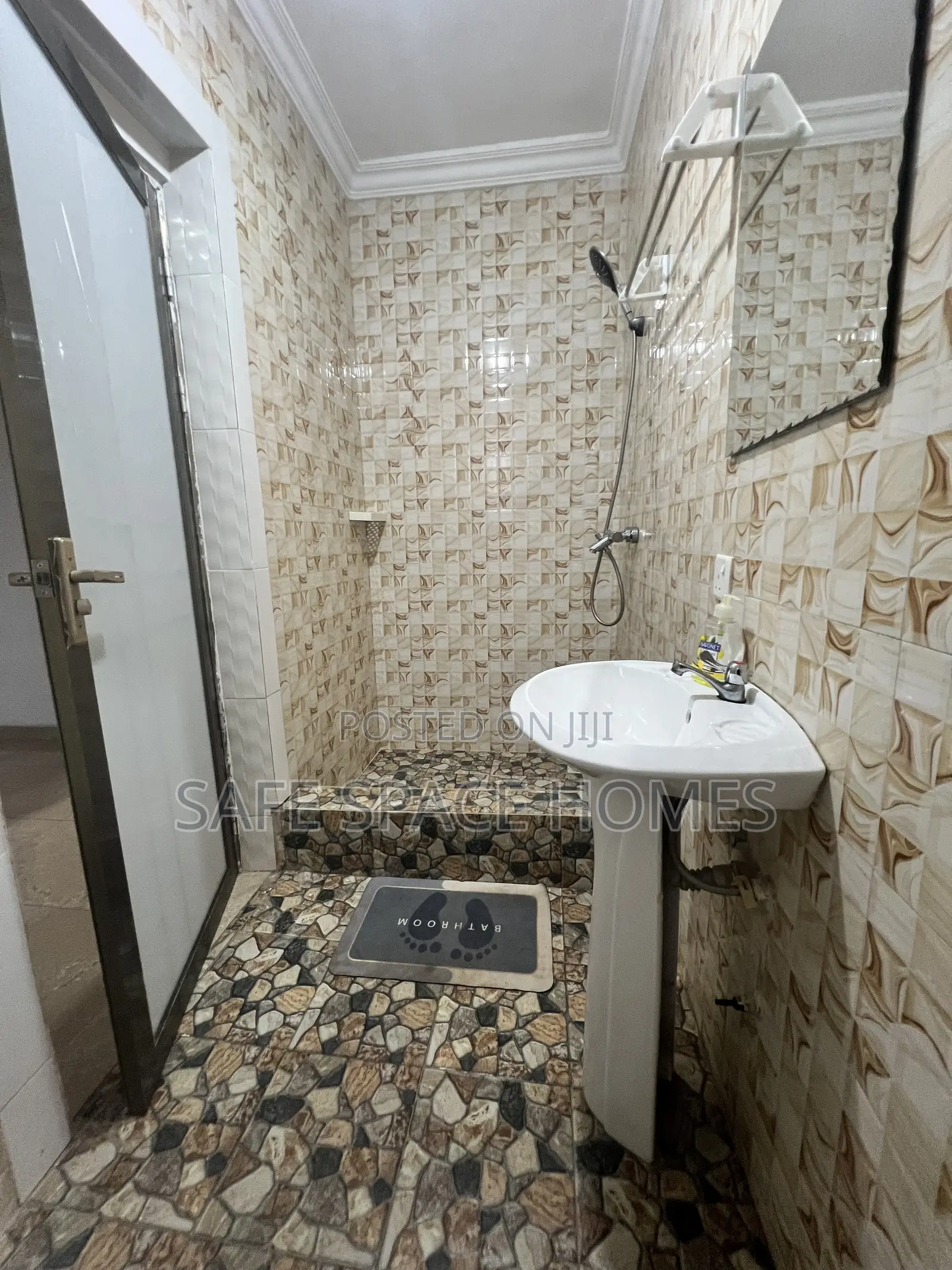 2bdrm Apartment in Burma Camp for rent