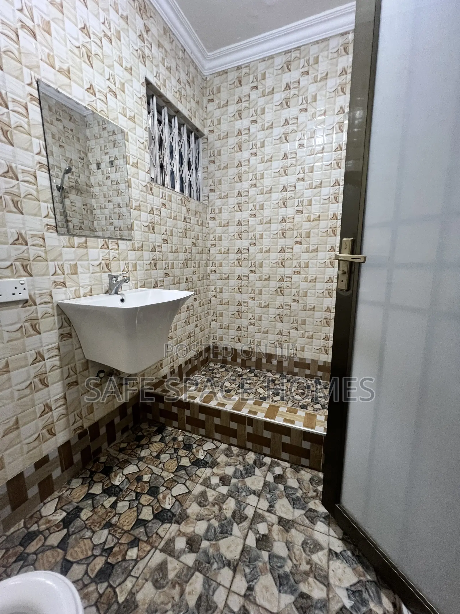 2bdrm Apartment in Burma Camp for rent