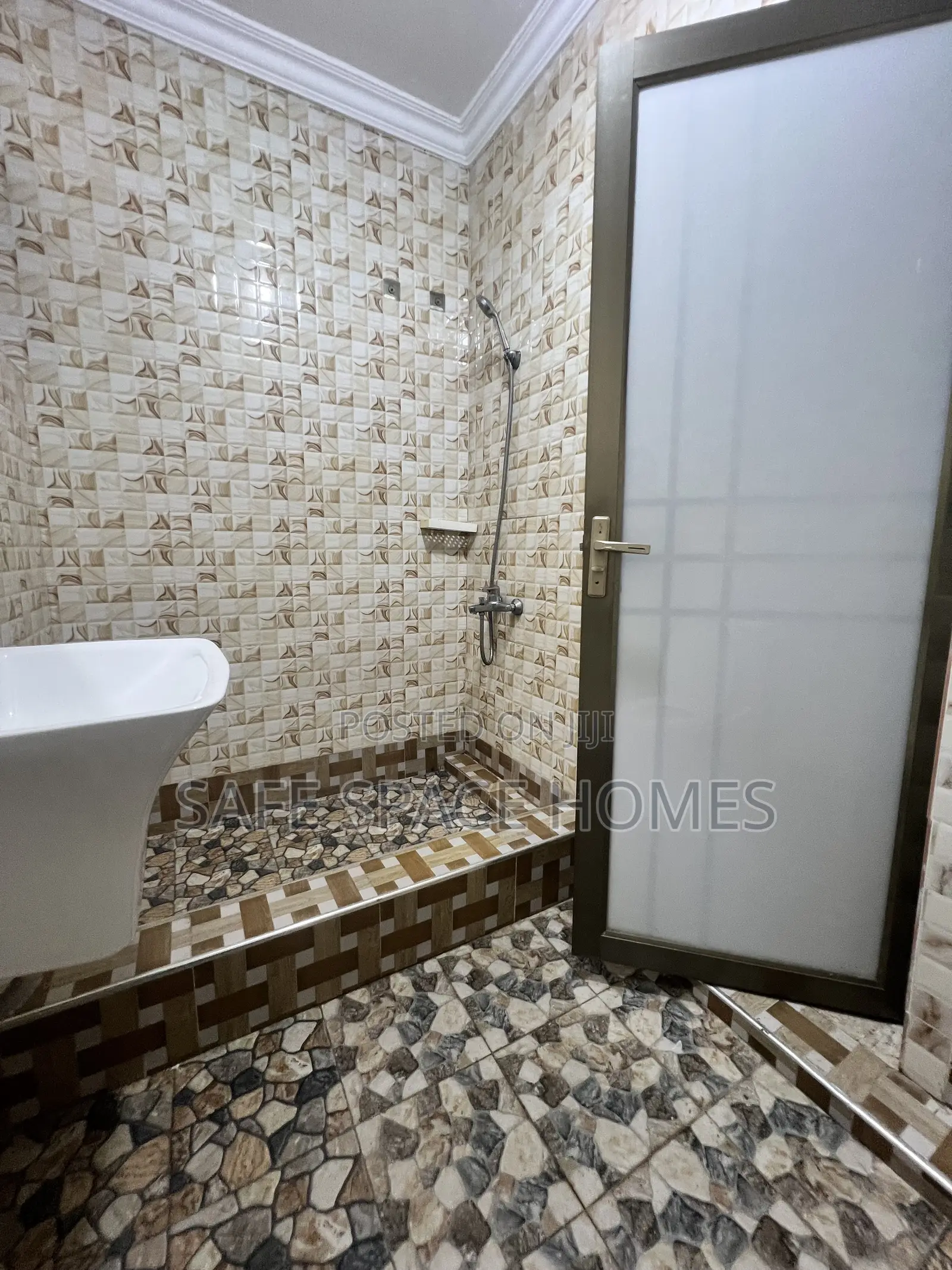 2bdrm Apartment in Burma Camp for rent