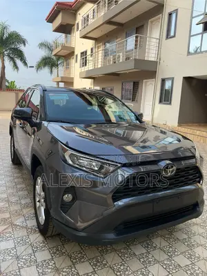 Toyota RAV4 XLE AWD 2019 Gray