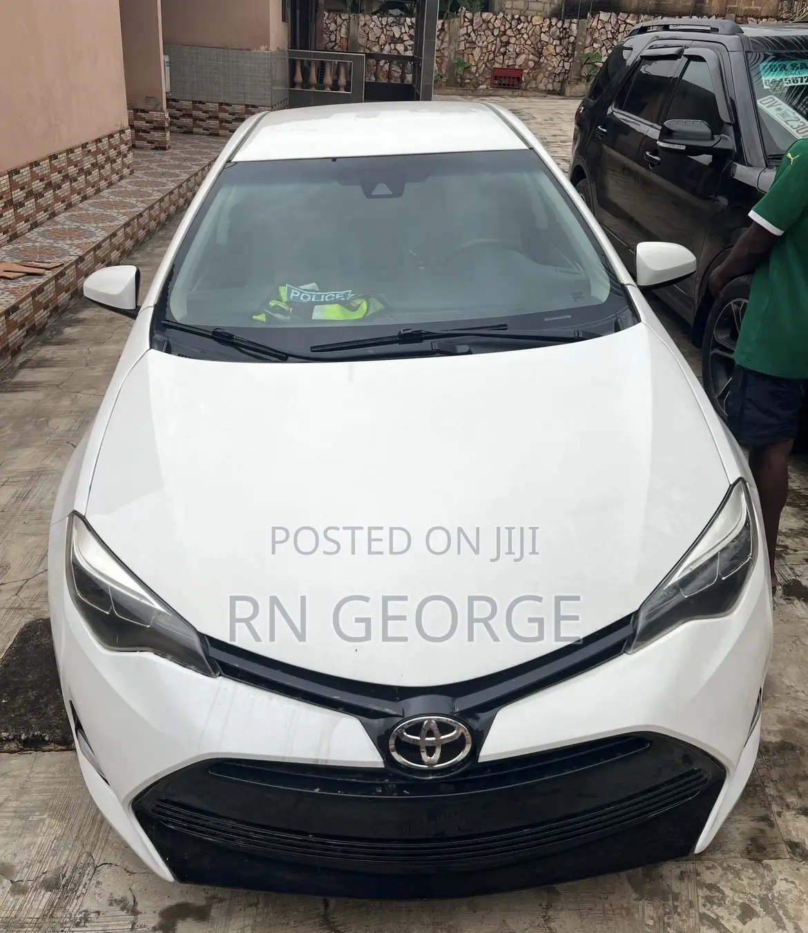 Toyota Corolla LE (1.8L 4cyl 2A) 2018 White