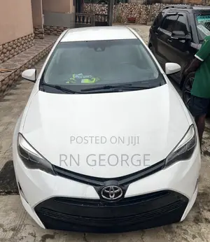 Toyota Corolla LE (1.8L 4cyl 2A) 2018 White