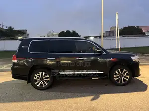 Toyota Land Cruiser 5.7 V8 2012 Black
