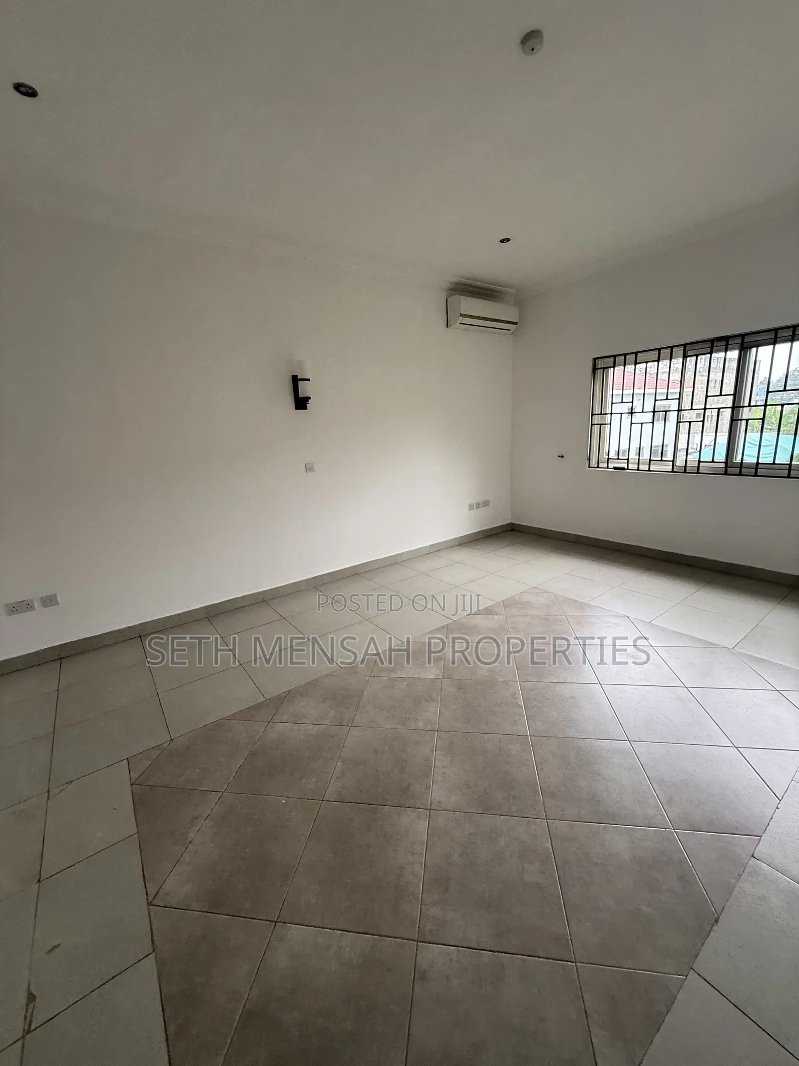 3bdrm House in 3 Bedroom Townhouse, US Embassy Area for rent