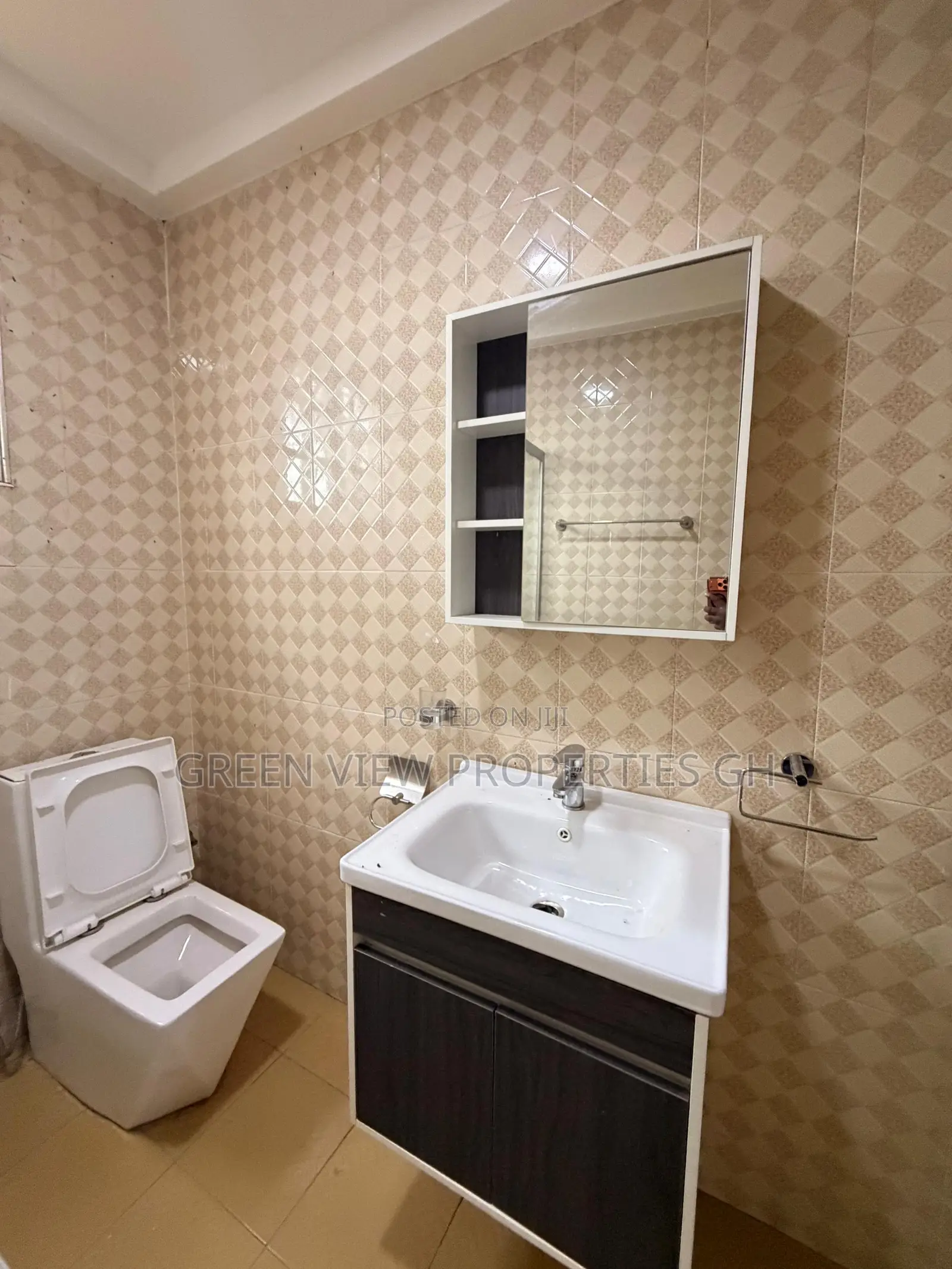 4bdrm Duplex in Oyibi for rent
