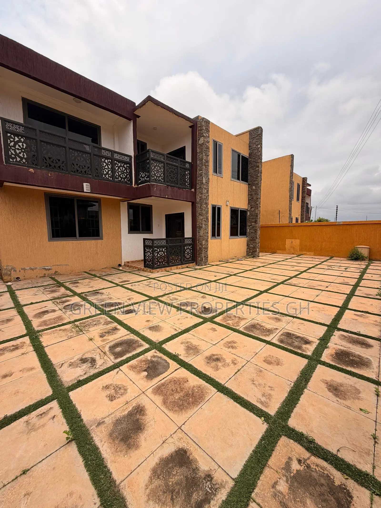 4bdrm Duplex in Oyibi for rent