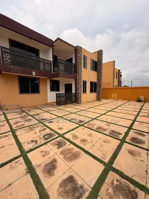 4bdrm Duplex in Oyibi for rent