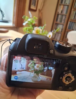 Fujifilm Finepix S3300 14mp 26x Bridge Digital Camera Built-in Flash