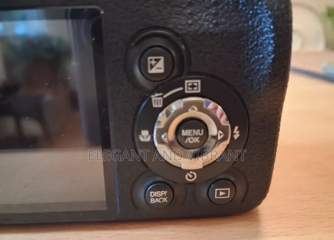 Fujifilm Finepix S3300 14mp 26x Bridge Digital Camera Built-in Flash