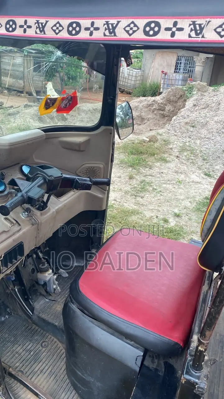 Bajaj RE 2023 Black