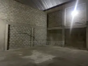 Vantage 1000 SQM Warehouse + 5 Offices at Spintex for Rent