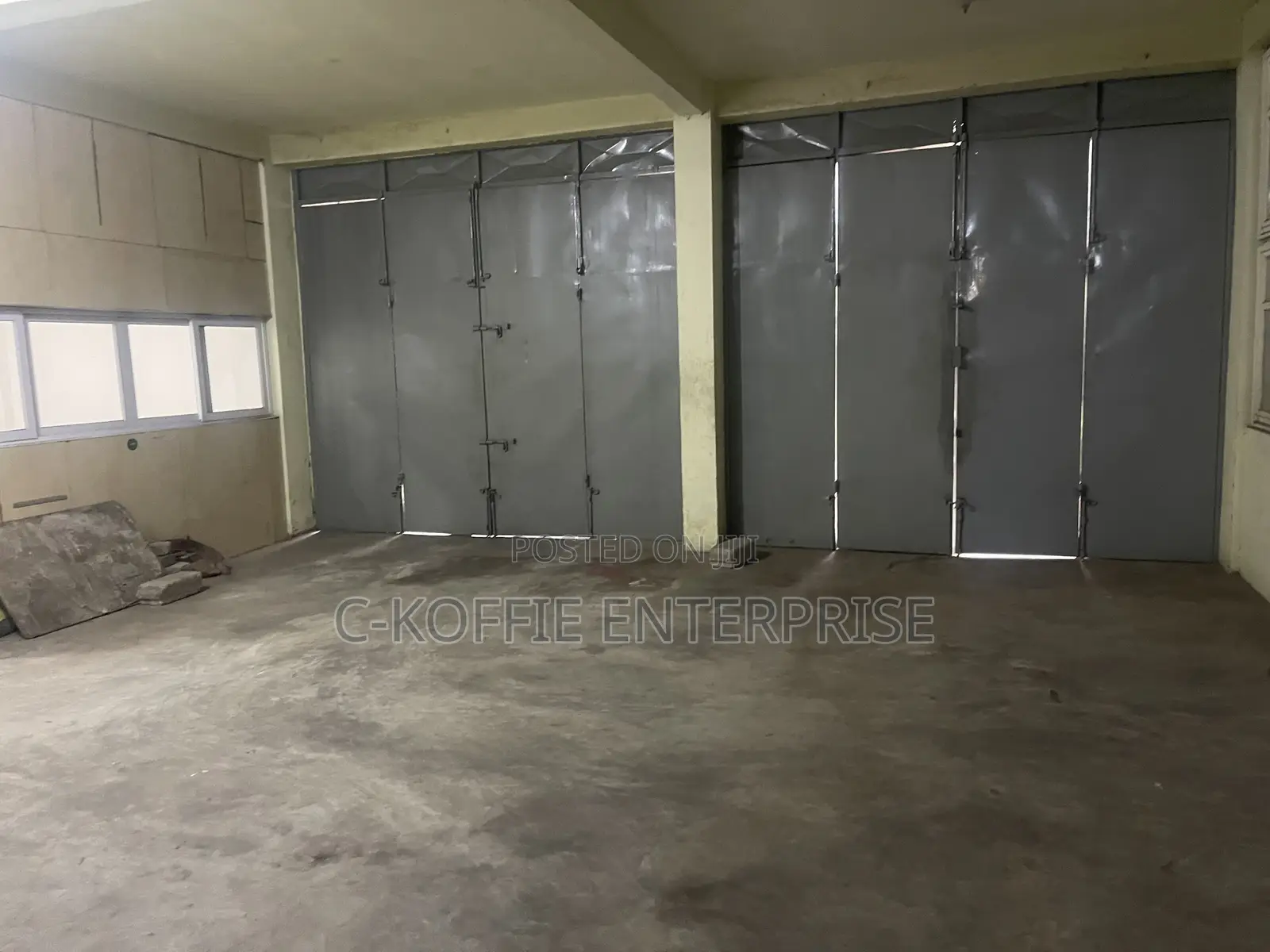 Vantage 1000 SQM Warehouse + 5 Offices at Spintex for Rent