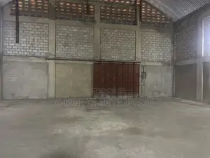 Vantage 1000 SQM Warehouse + 5 Offices at Spintex for Rent