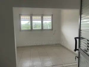 Vantage 1000 SQM Warehouse + 5 Offices at Spintex for Rent