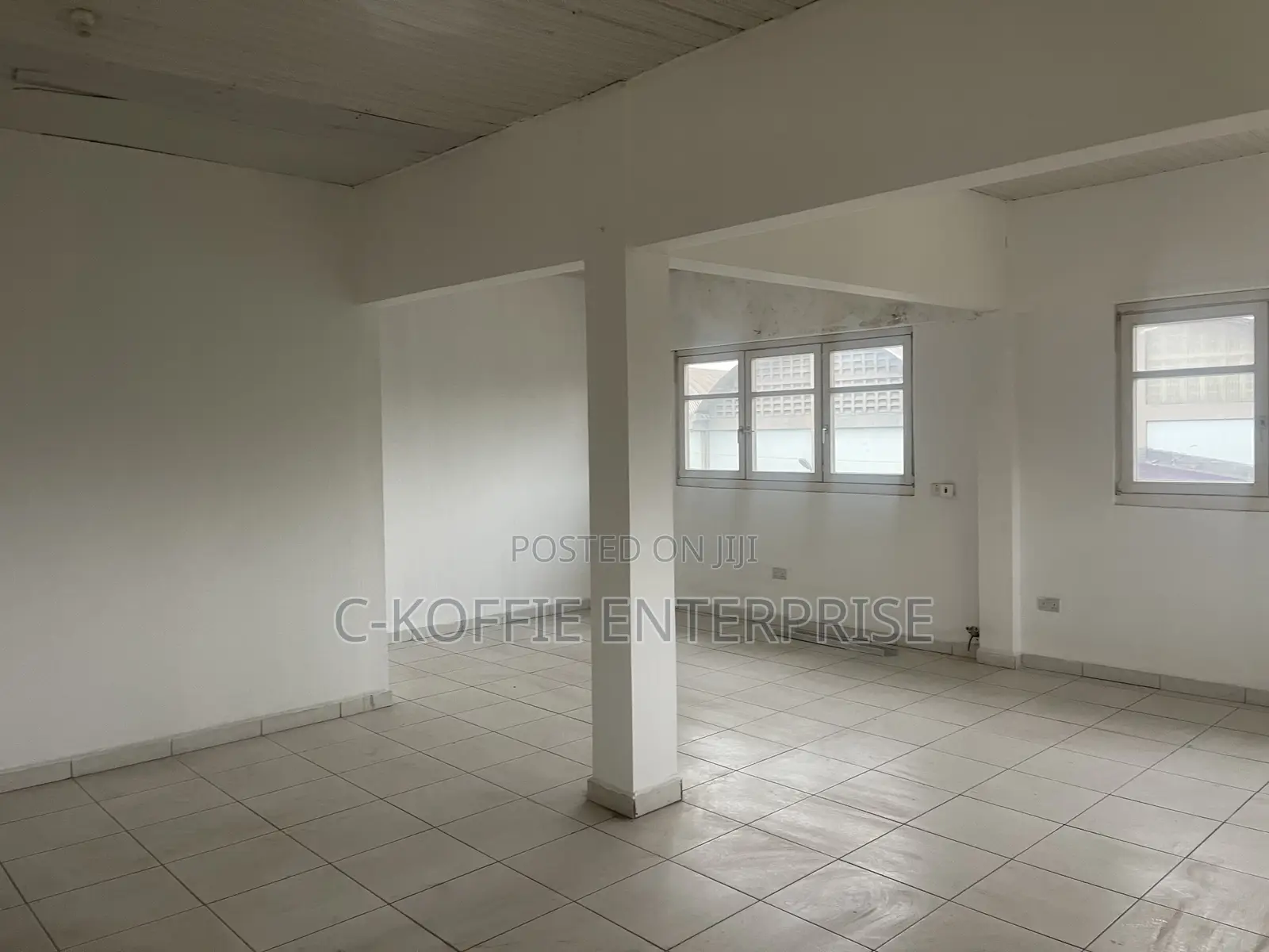 Vantage 1000 SQM Warehouse + 5 Offices at Spintex for Rent