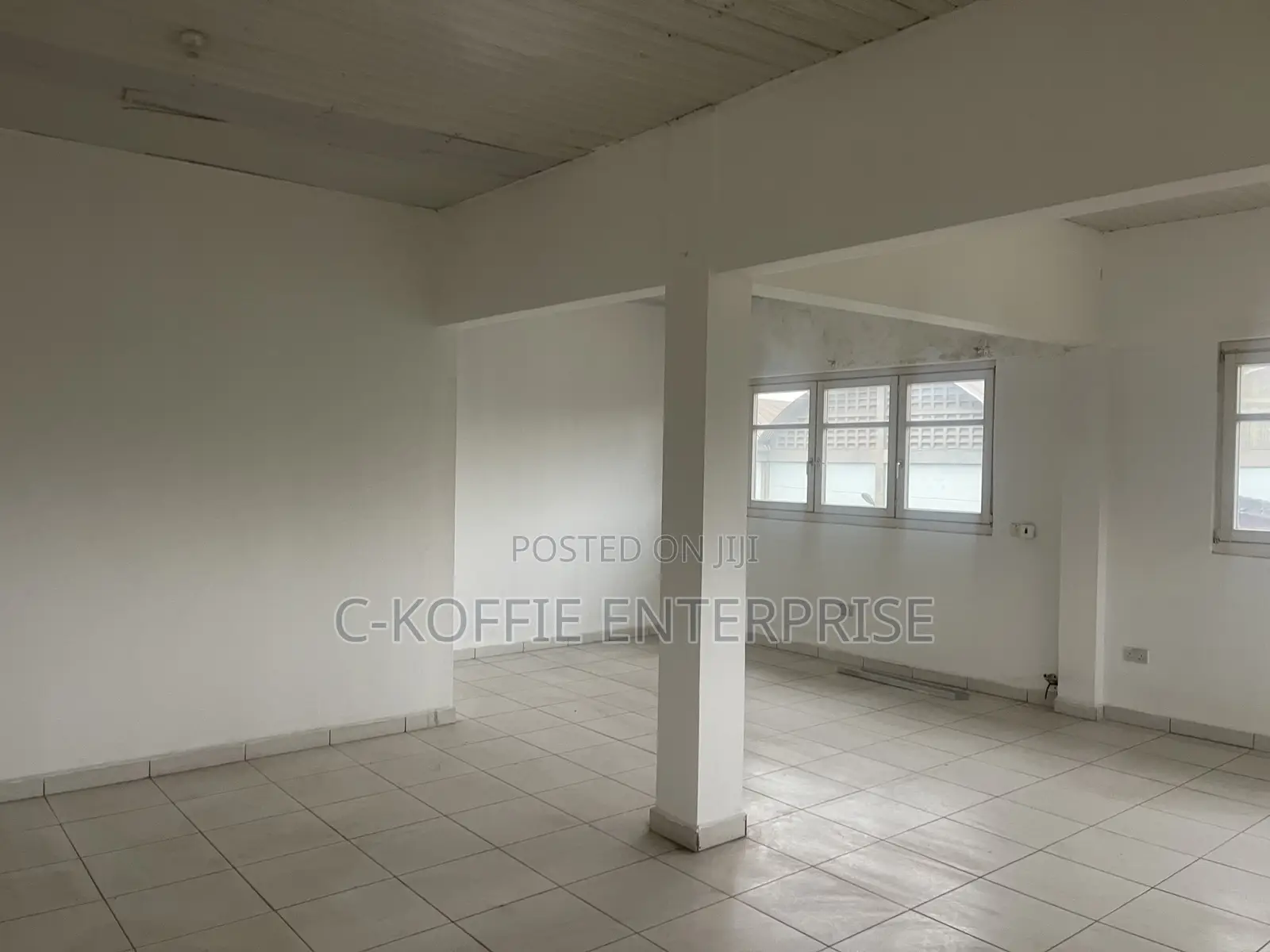 Vantage 1000 SQM Warehouse + 5 Offices at Spintex for Rent