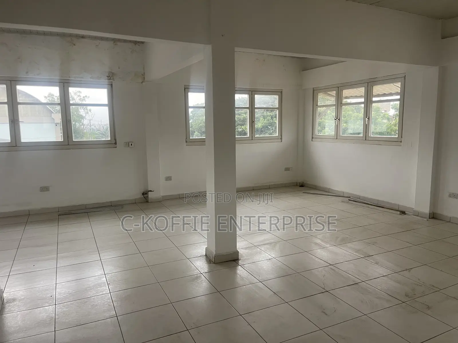 Vantage 1000 SQM Warehouse + 5 Offices at Spintex for Rent