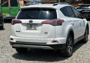 Toyota RAV4 2017 White
