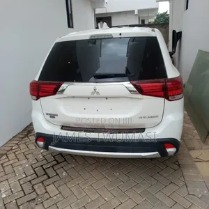 Mitsubishi Outlander 2018 White