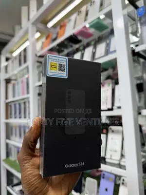 New Samsung Galaxy S24 128 GB Yellow