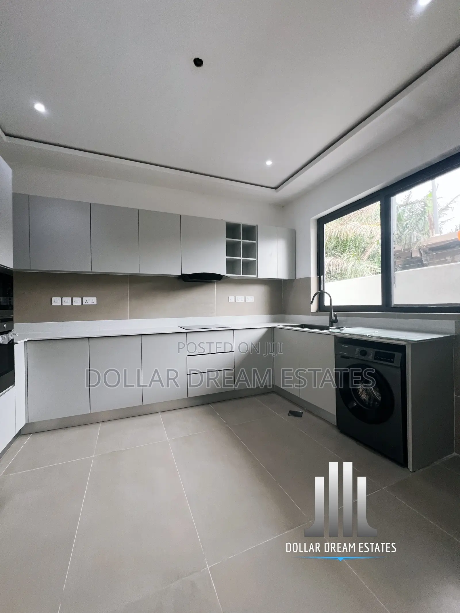 4bdrm Townhouse / Terrace in East Legon for rent