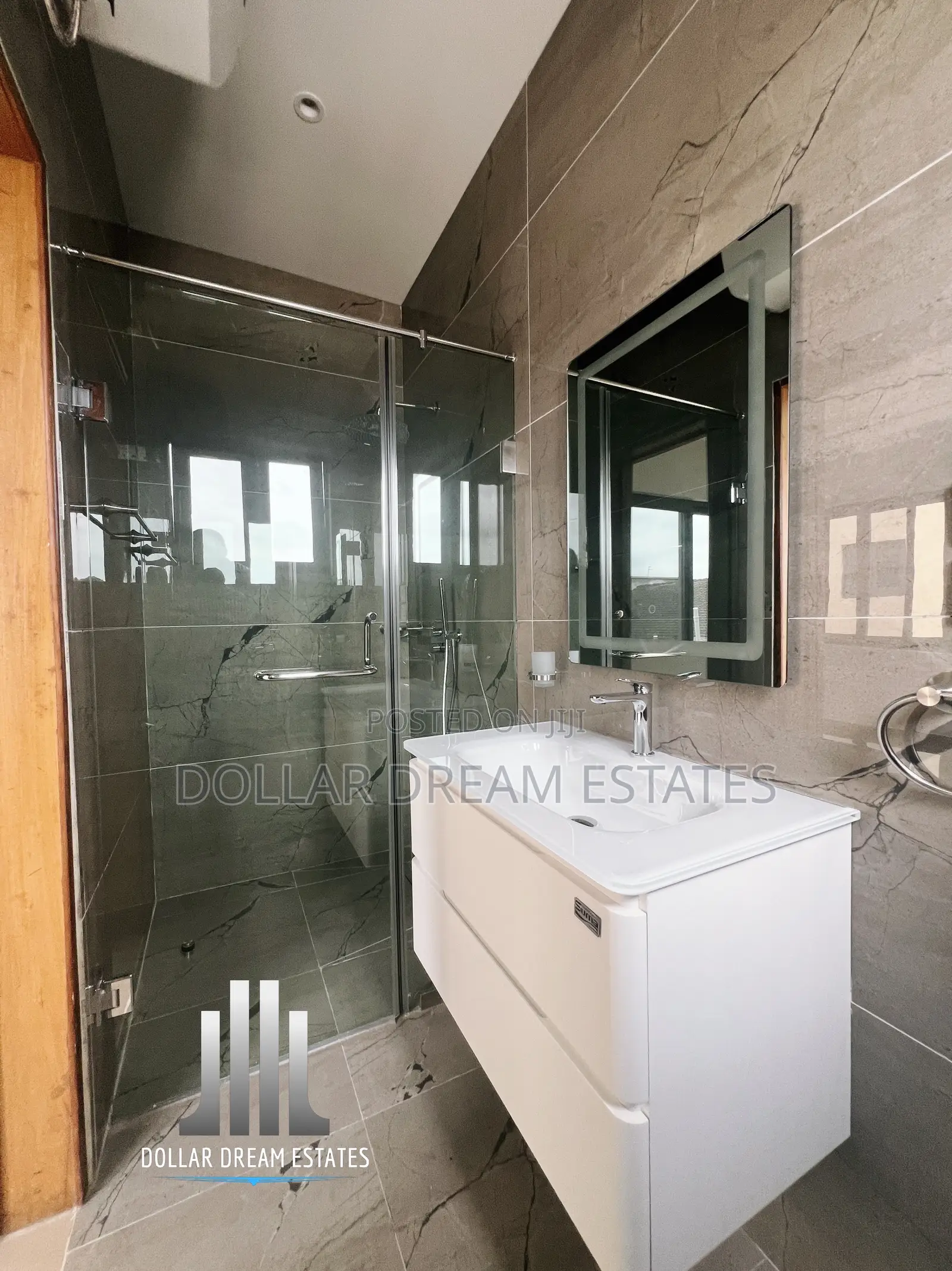 4bdrm Townhouse / Terrace in East Legon for rent