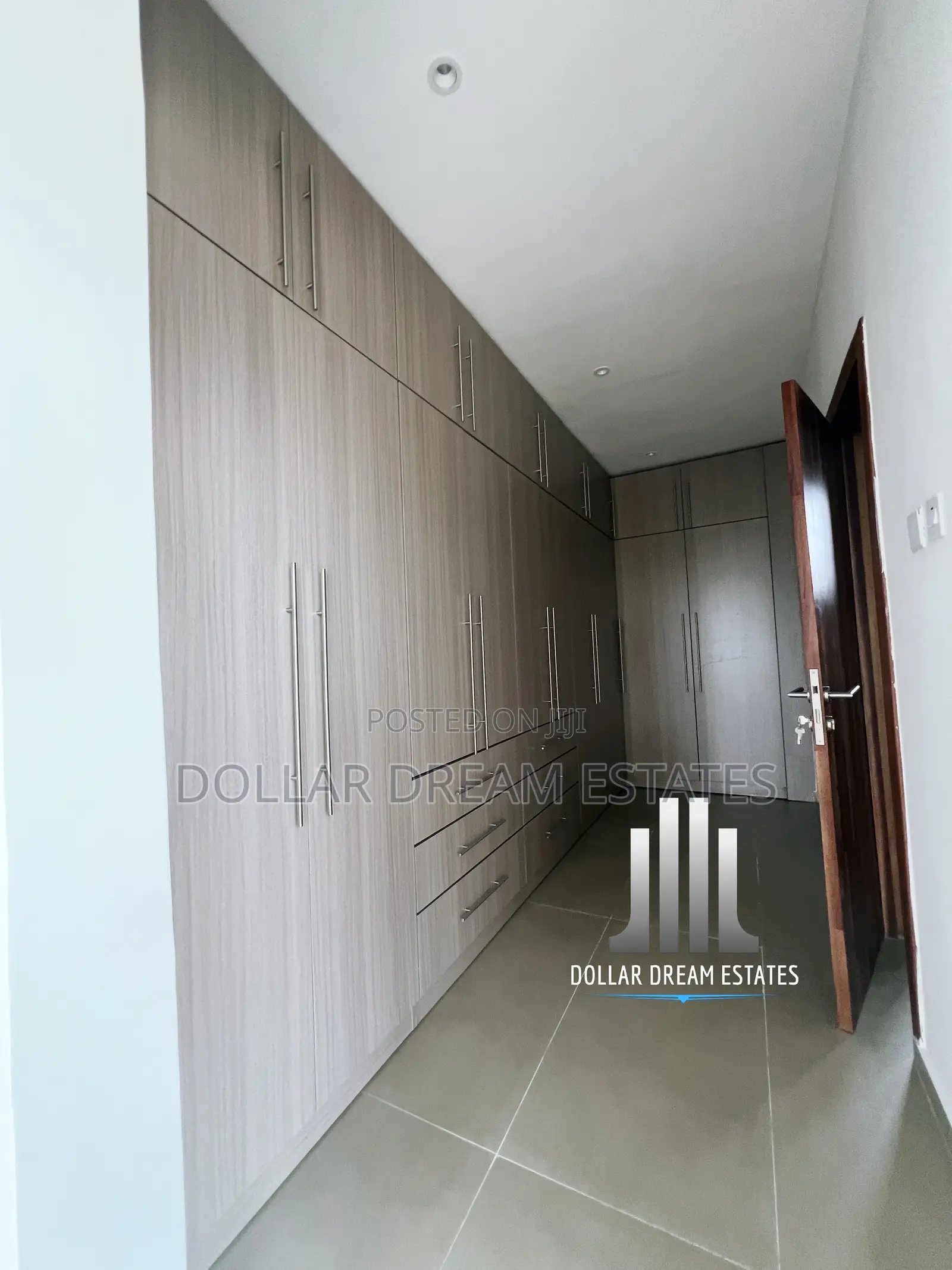 4bdrm Townhouse / Terrace in East Legon for rent