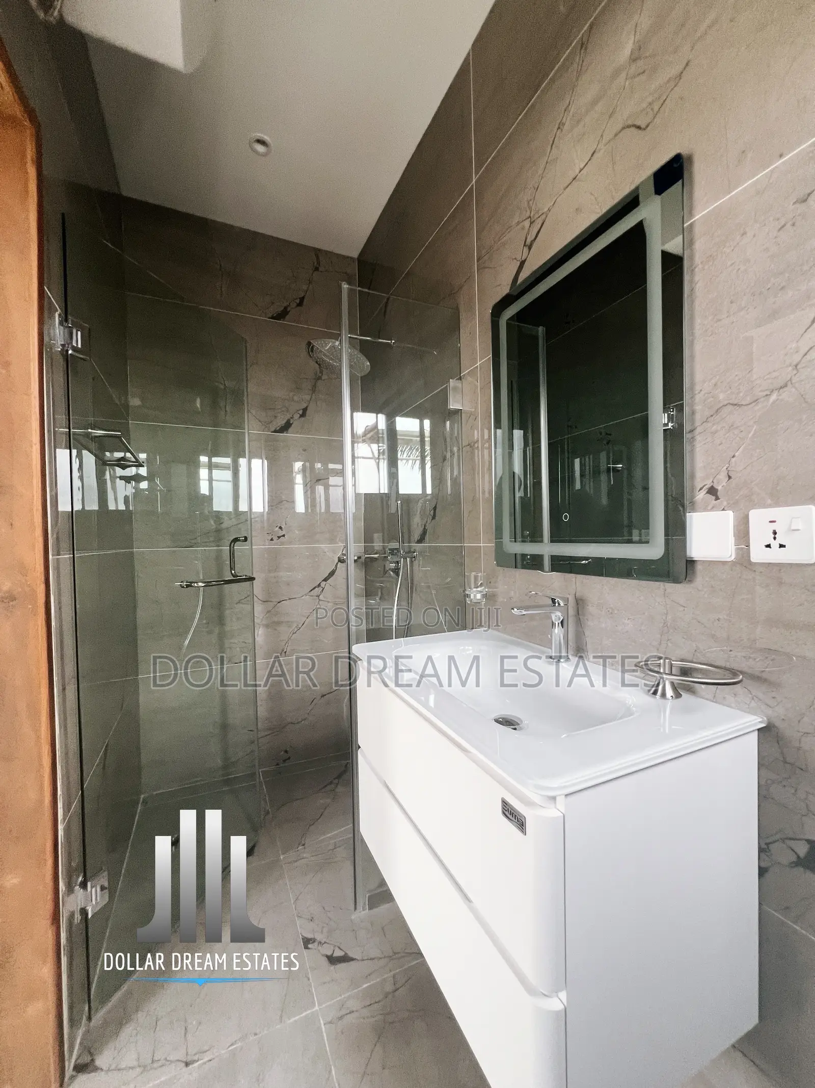 4bdrm Townhouse / Terrace in East Legon for rent