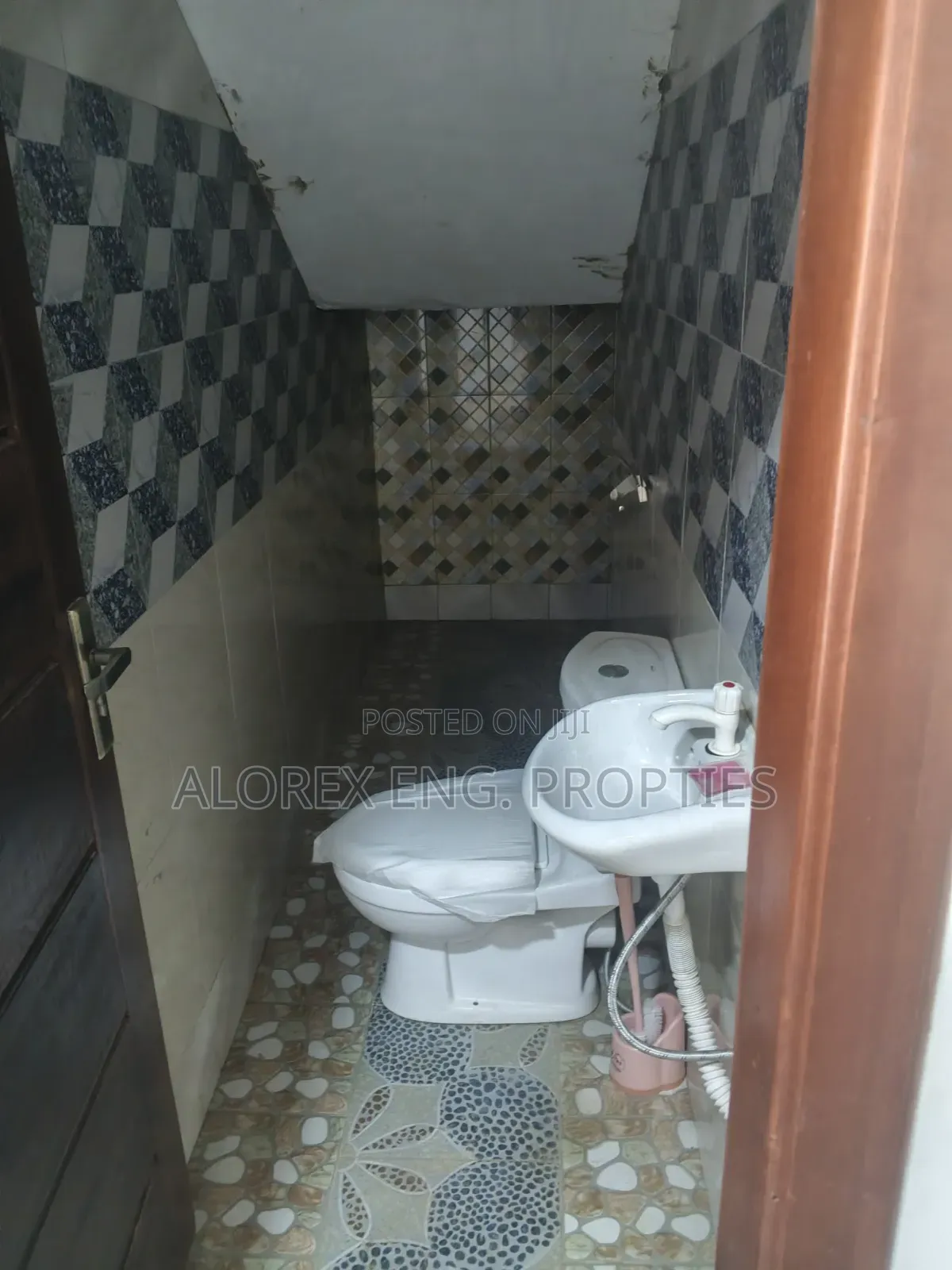 5bdrm Duplex in Pantang Hospital, Pentecost for rent