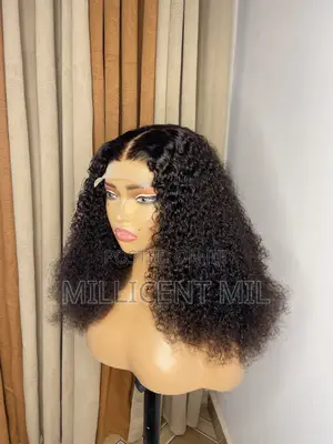 Double Drawn Pixie Wet Curls