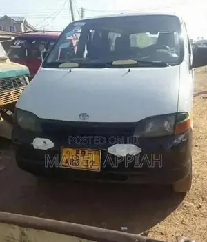 Toyota HiAce 2015 White