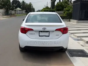 Toyota Corolla XSE 4dr Sedan (1.8L 4cyl CVT) 2017 White