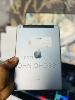 Apple iPad 9.7 32 GB Gray