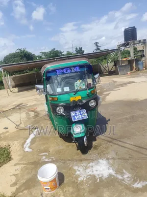 Bajaj RE 2025 Red