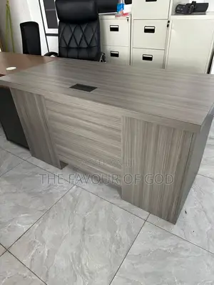 A Wellmade Lockable Office Table