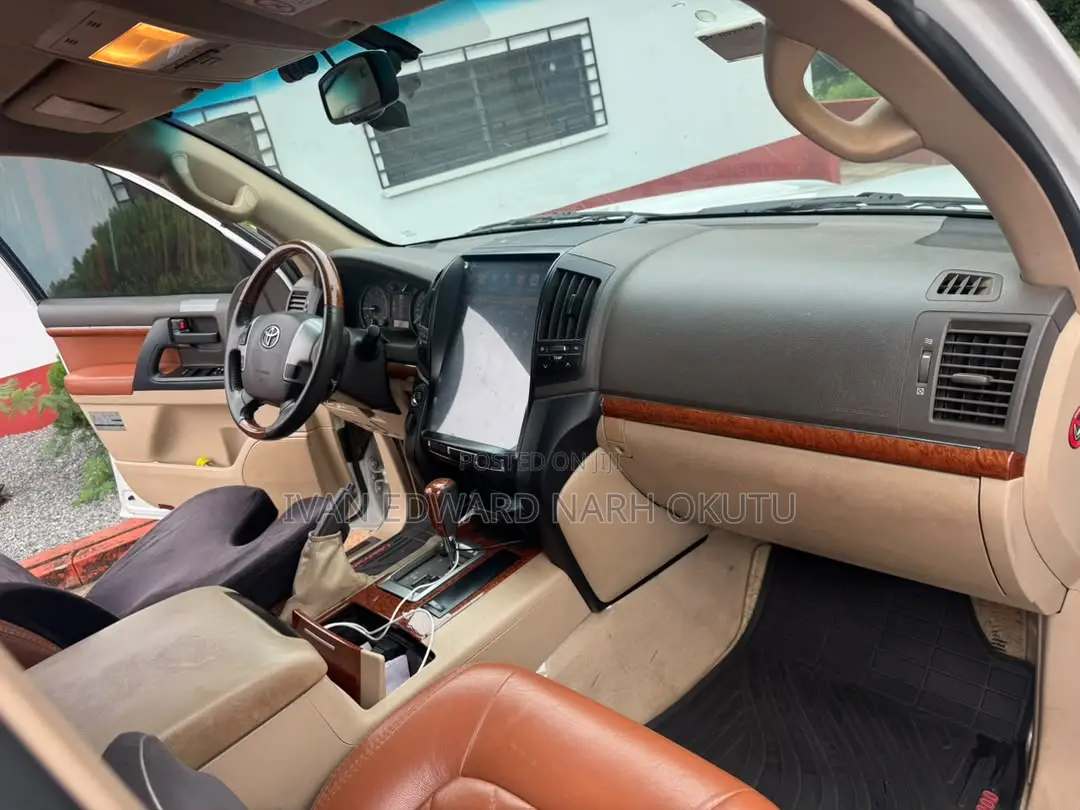 Toyota Land Cruiser 4.5 V8 DSL 2014 White