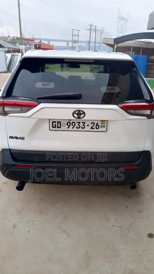 Toyota RAV4 2022 White