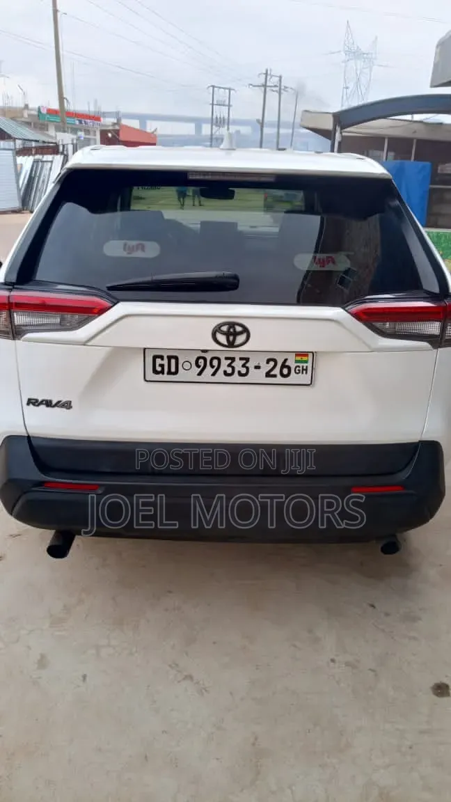 Toyota RAV4 2022 White