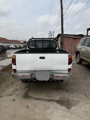Mitsubishi L200 2013 White